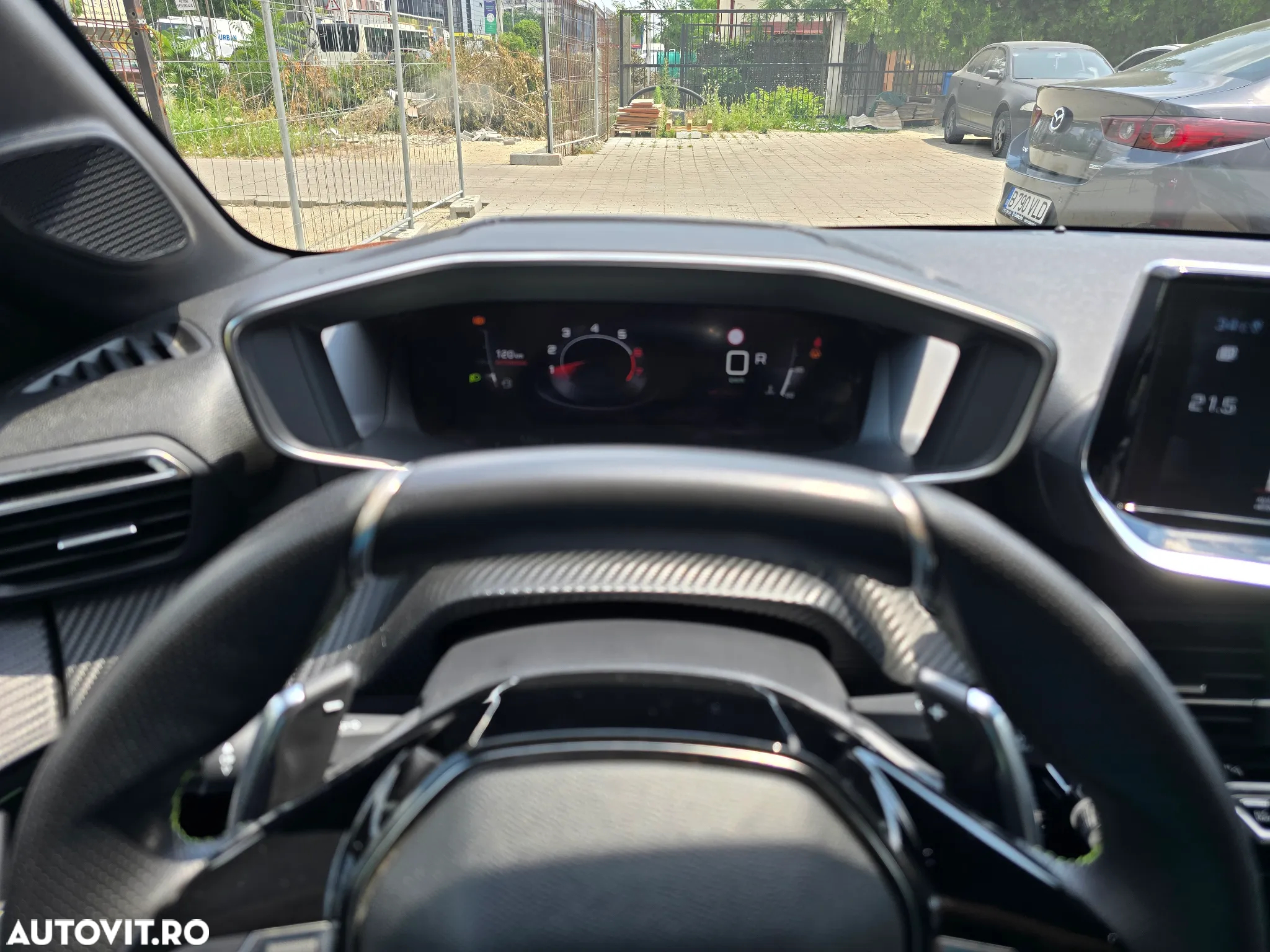 Peugeot 208 1.2 L PureTech STT EAT8 GT Line - 18