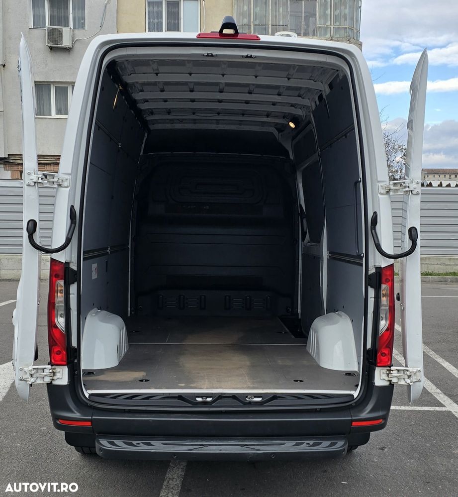 Mercedes-Benz Sprinter - 12