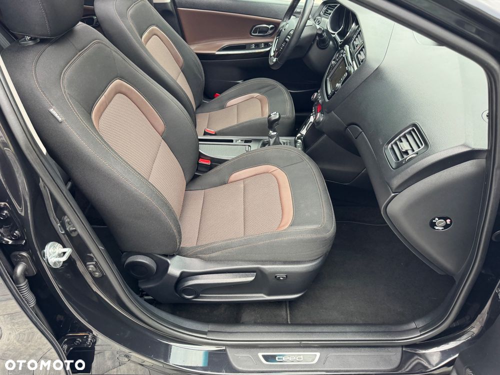 Kia Ceed 1.6 GDI Platinum Edition - 31