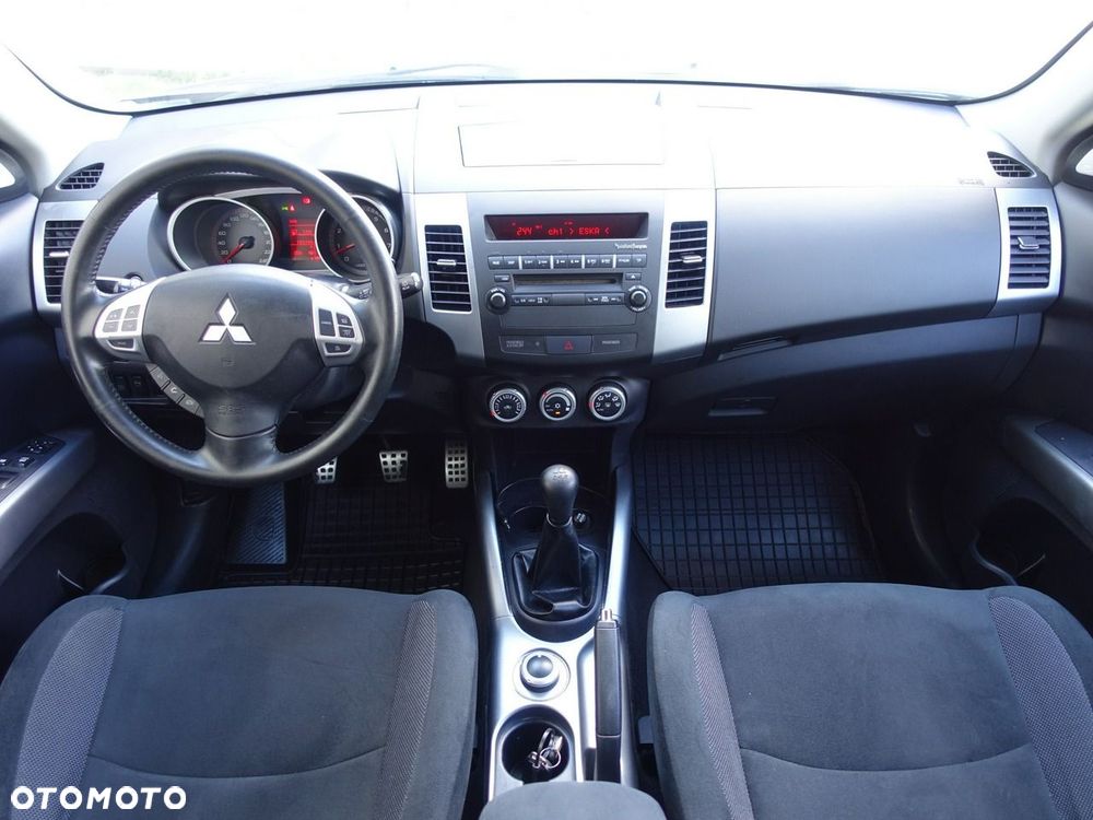 Mitsubishi Outlander 2.4 4WD Intense - 19