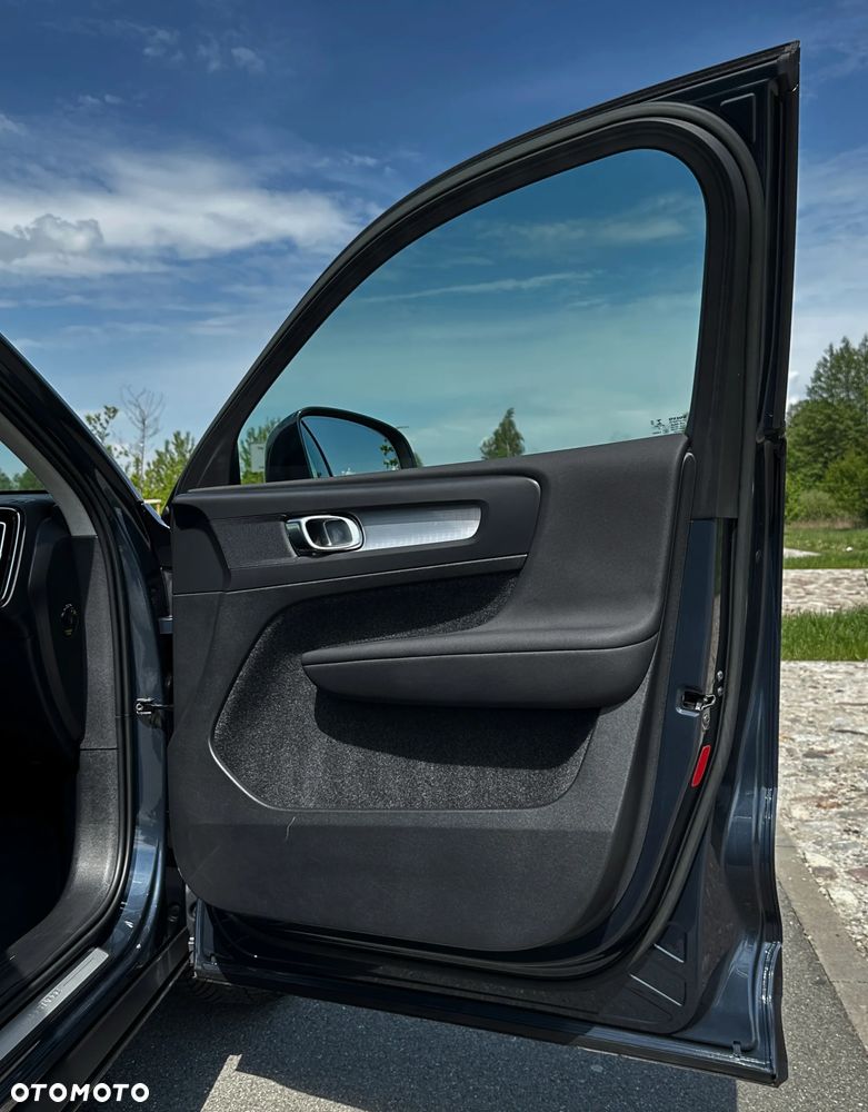 Volvo XC 40 - 25