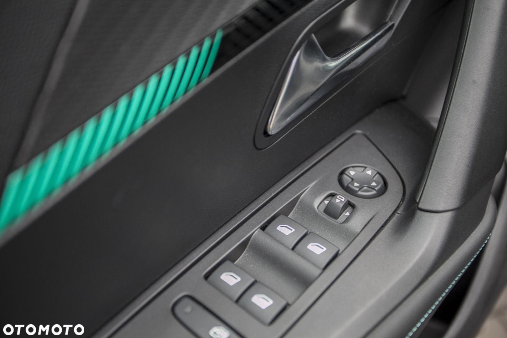 Peugeot 2008 1.2 PureTech Allure Pack S&S EAT8 - 24