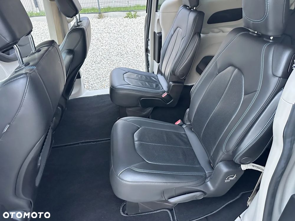 Chrysler Pacifica - 8