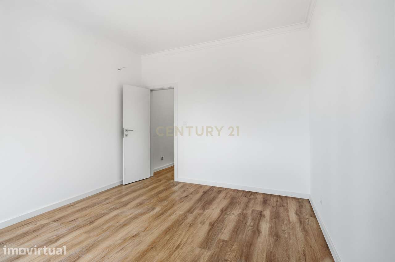 Apartamento T4 Remodelado no Centro do Barreiro - Grande imagem: 4/23