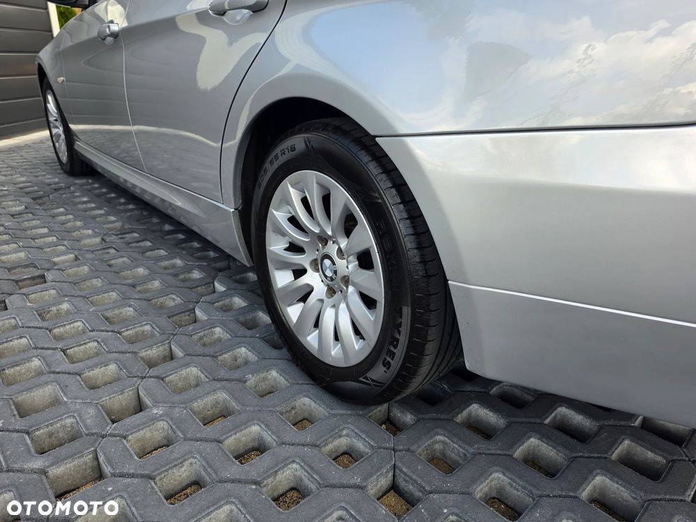 BMW Seria 3 318d DPF - 8