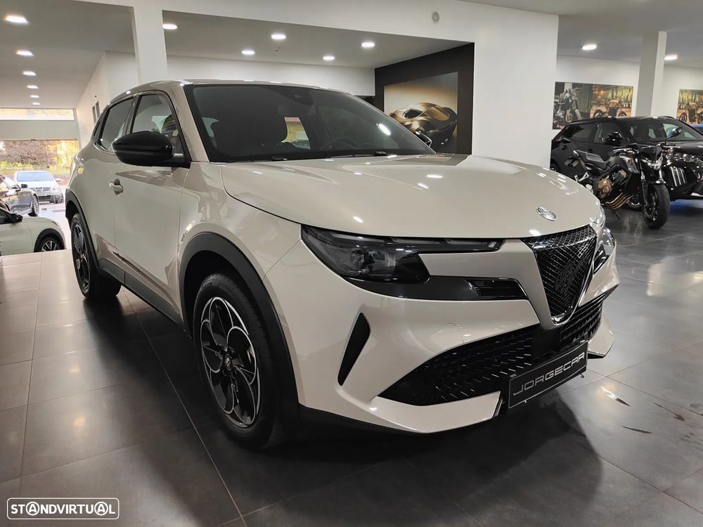 Alfa Romeo Junior Elletrica 50 kWh Launch Edition - 10