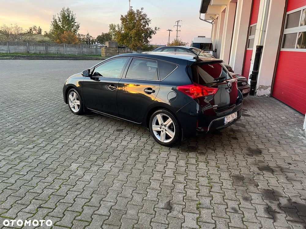 Toyota Auris 1.6 Premium + - 8