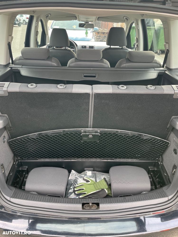 Volkswagen Touran - 13