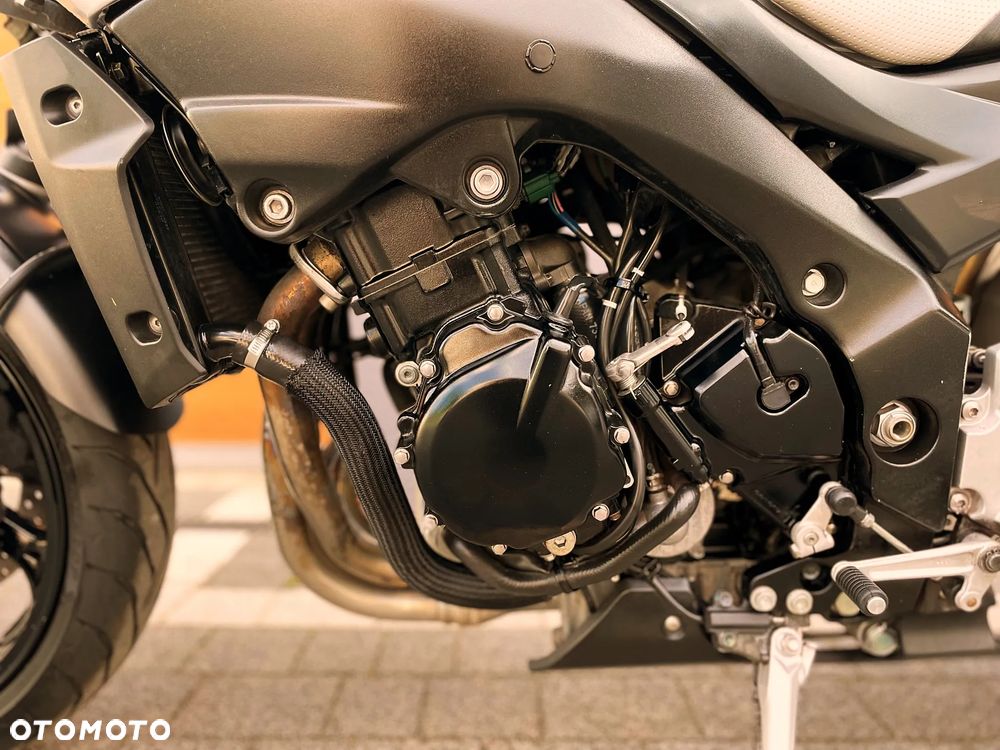 Suzuki GSR - 9
