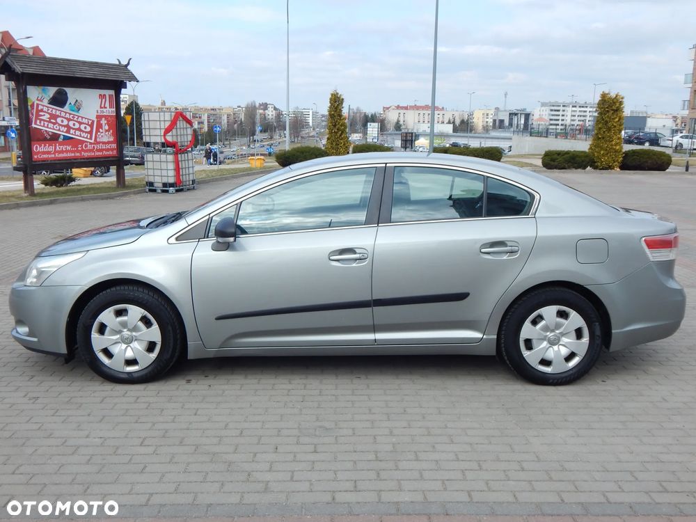 Toyota Avensis 1.8 Sol NAVI - 6