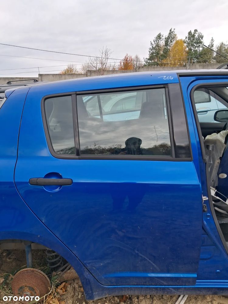 Suzuki Swift drzwi prawy tyl ZCG - 1