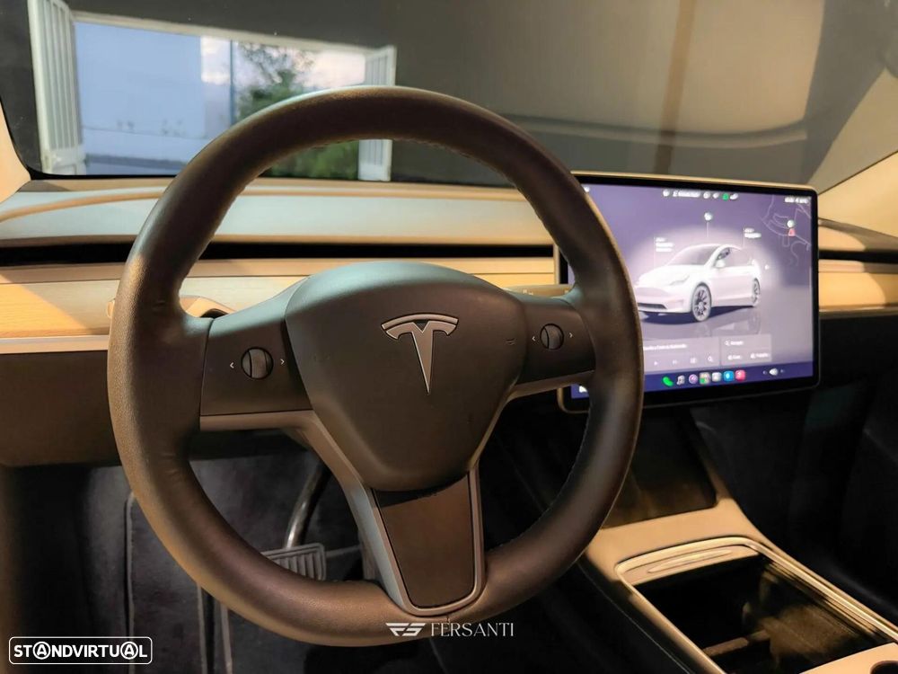 Tesla Model Y Long Range Dual Motor AWD - 14