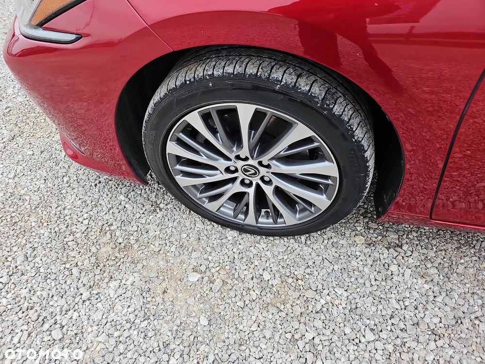 Lexus ES 300h Business Edition - 28