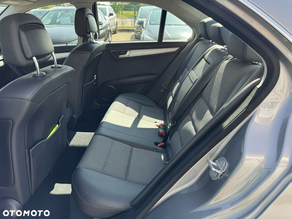Mercedes-Benz Klasa C 180 BlueEFFICIENCY Avantgarde - 21
