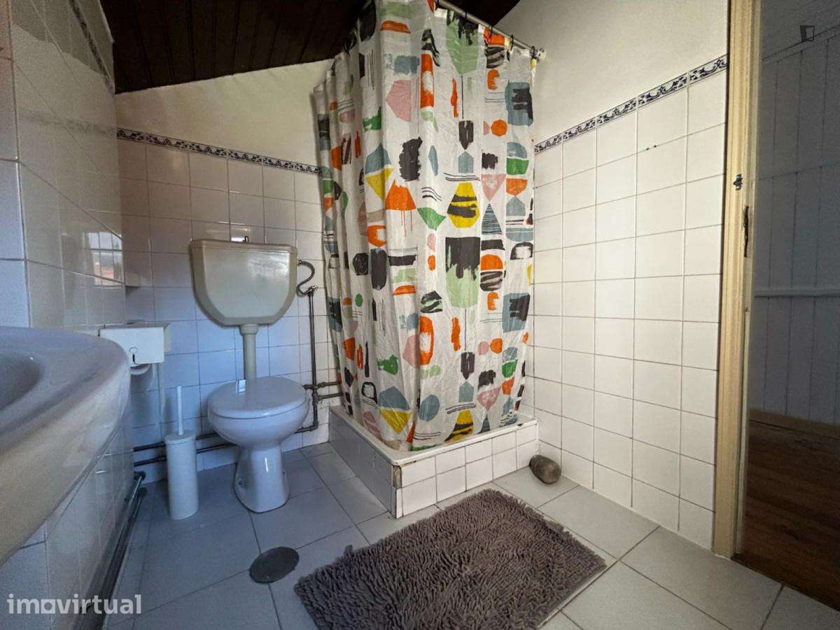 Quarto - localizado em Santo Ildefonso Porto - Grande imagem: 3/12