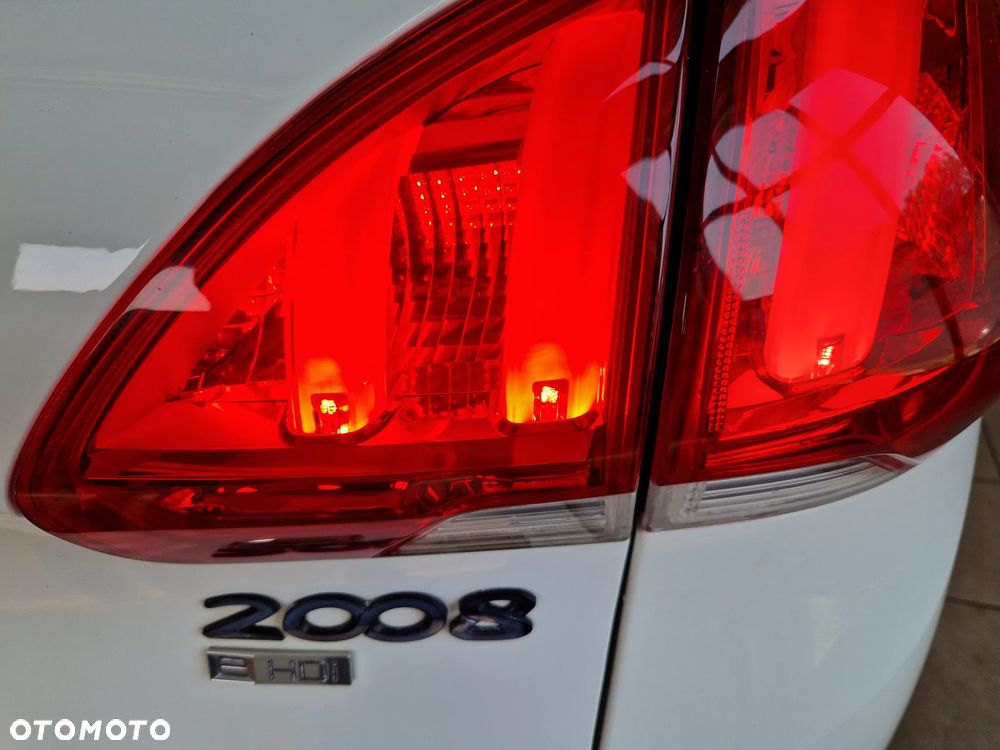 Peugeot 2008 1.6 e-HDi Allure S&S - 24