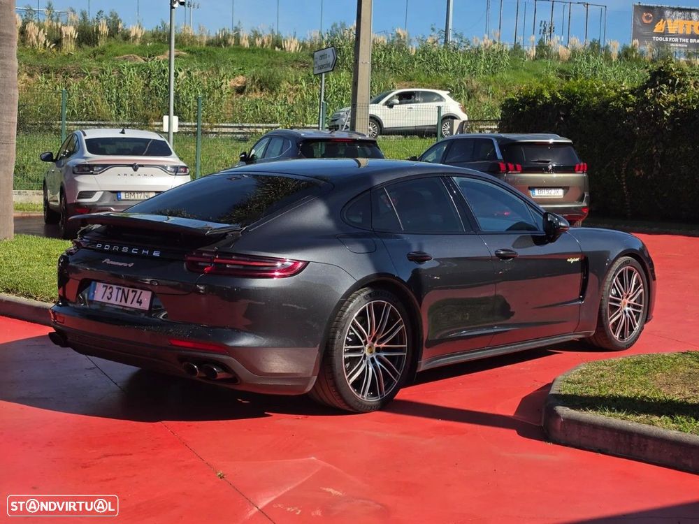 Porsche Panamera 4 E-Hybrid - 4