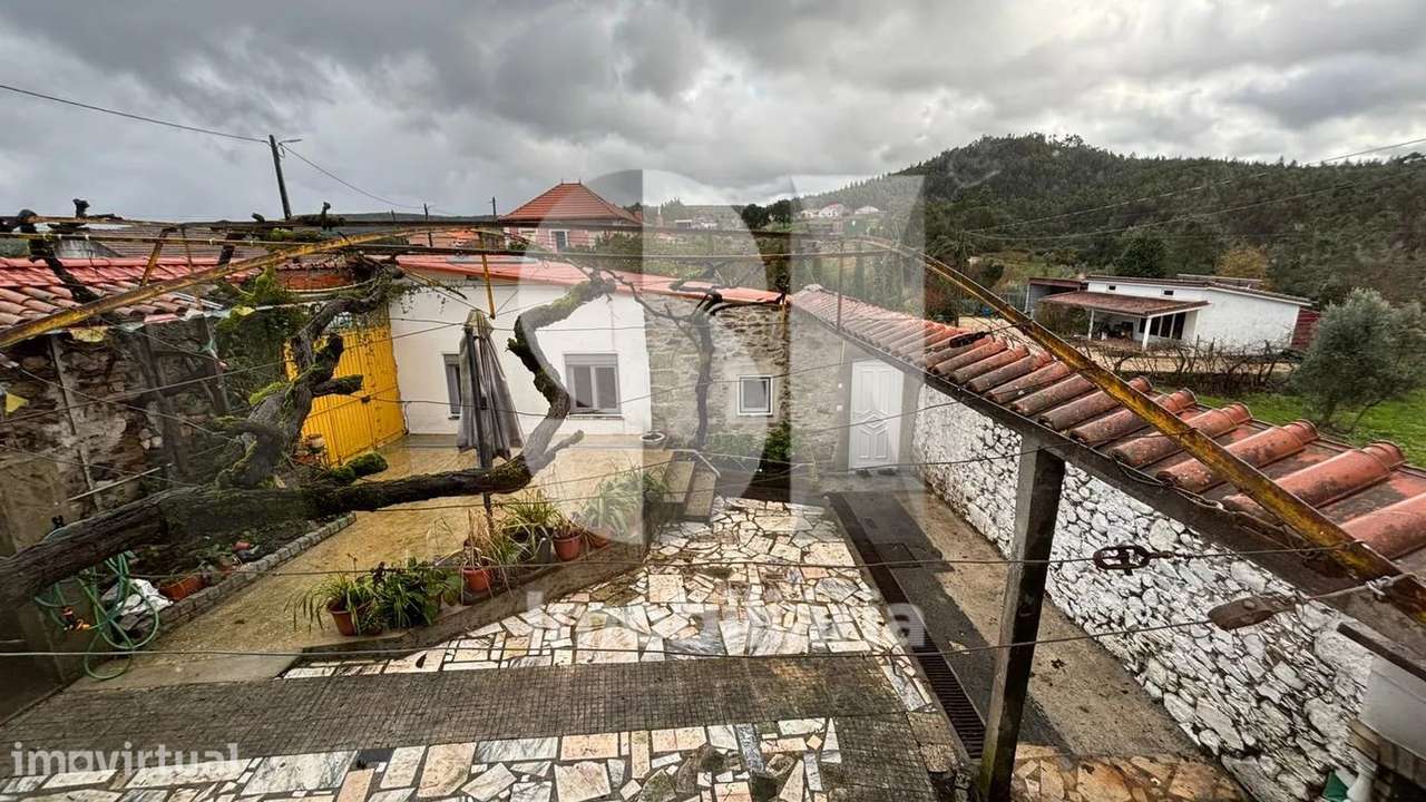 Moradia T3 com anexo e terreno / Vila Nova de Poiares - Grande imagem: 3/49