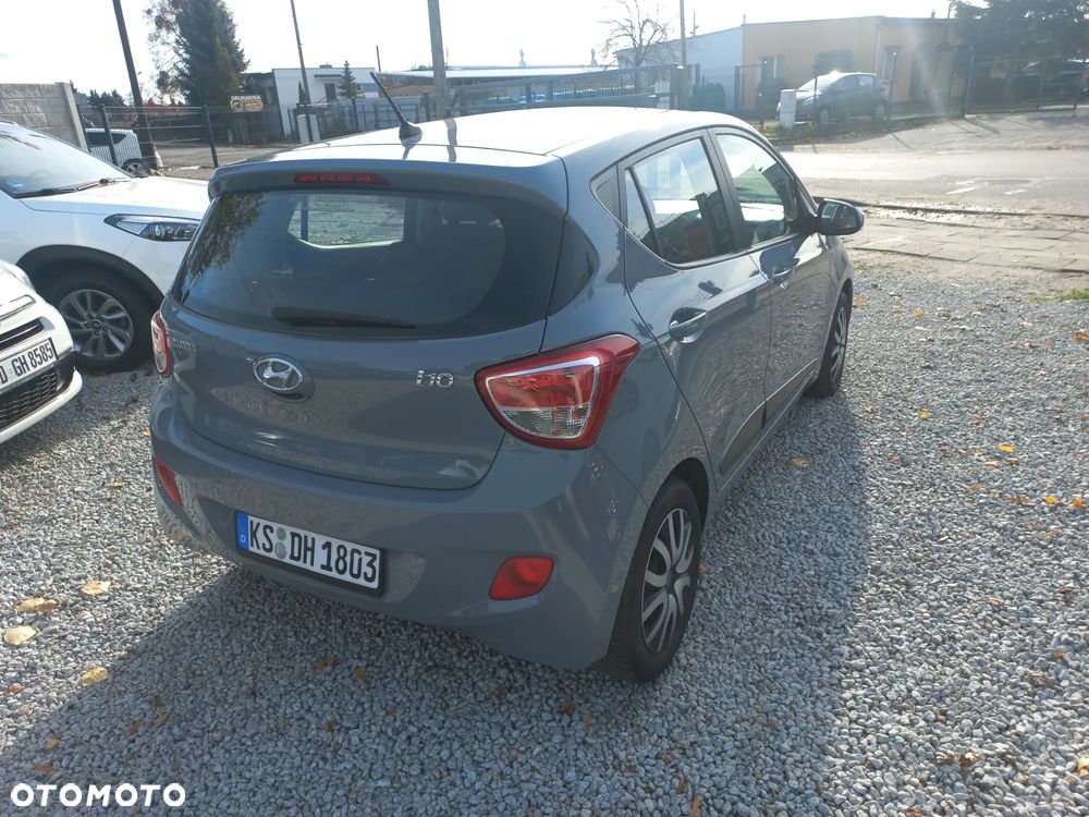 Hyundai i10 1.0 Fifa World Cup Edition - 16