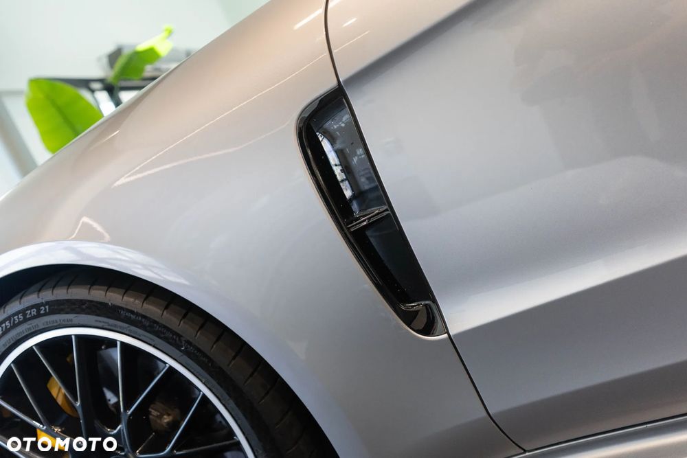 Porsche Panamera Turbo - 12