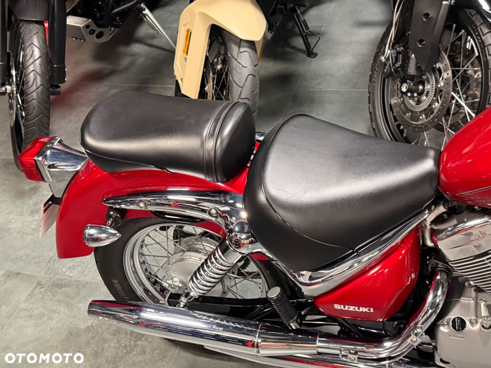 Suzuki Intruder - 13