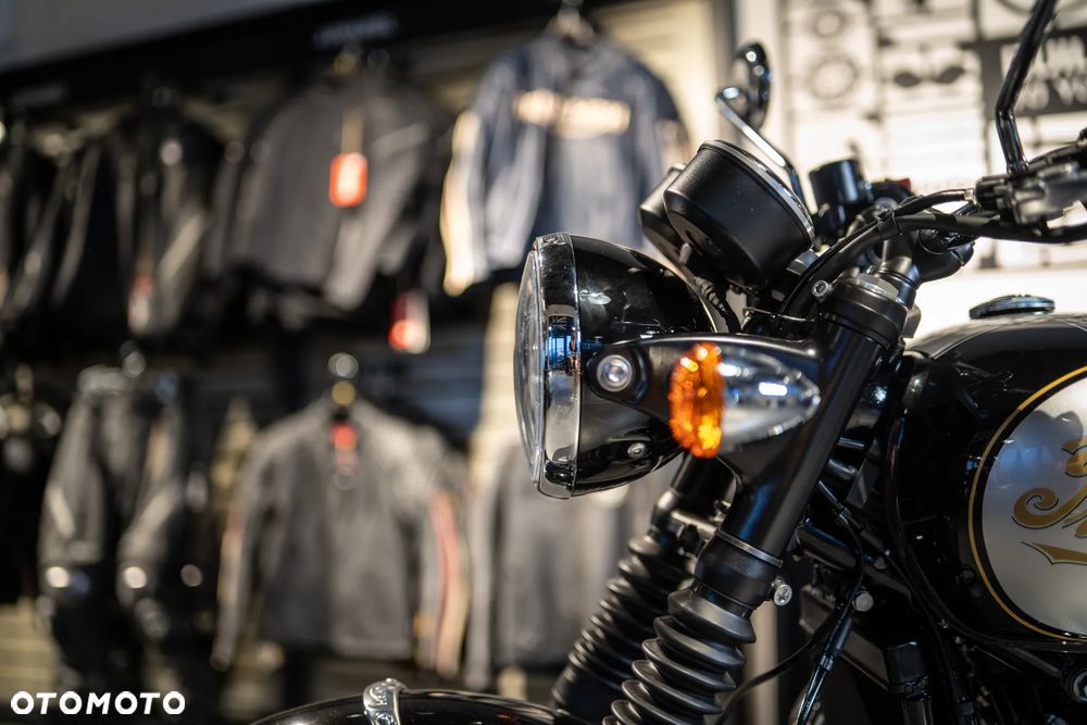 Triumph Bonneville - 24