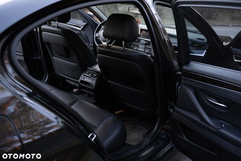 BMW Seria 5 528i - 28