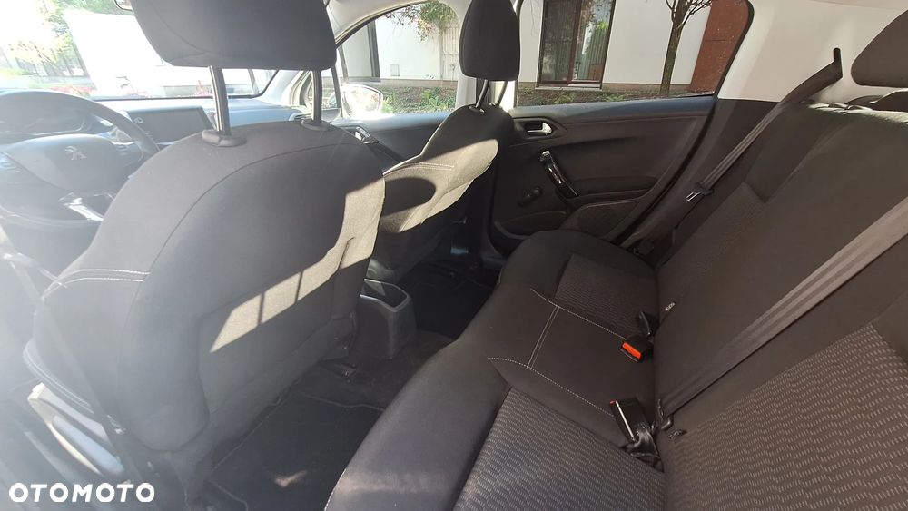 Peugeot 208 PureTech 110 Stop & Start EAT6 Allure - 14