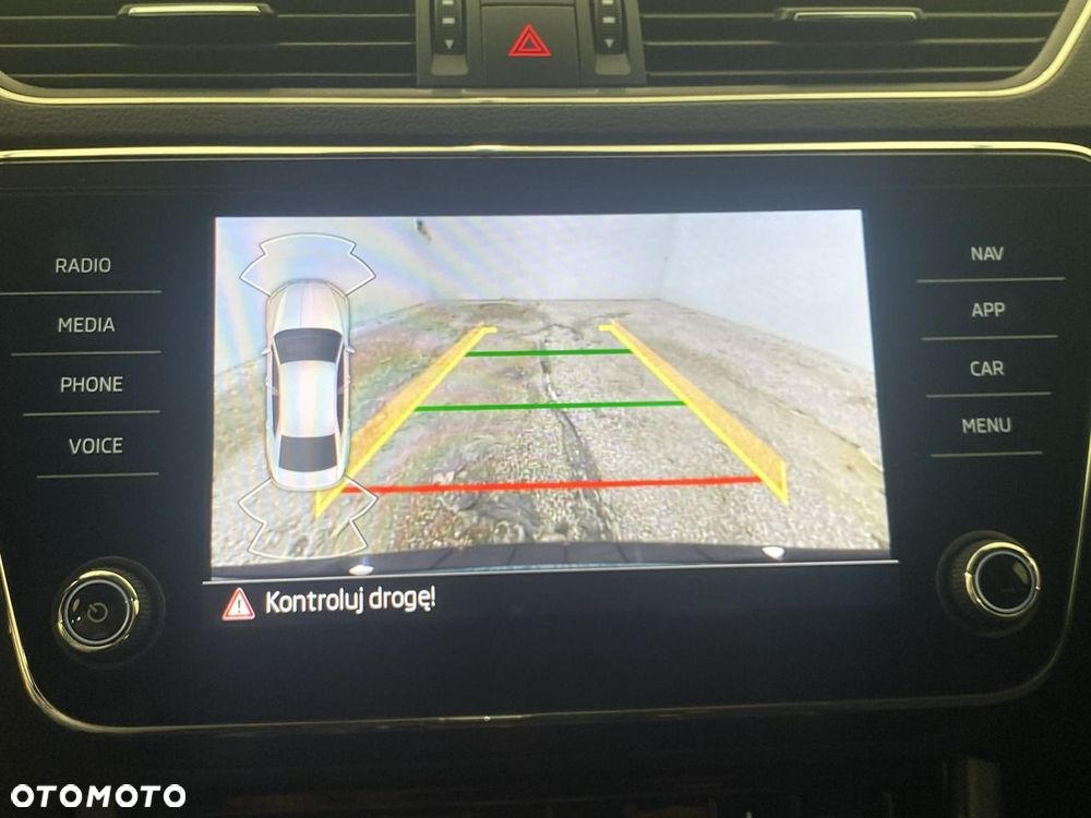 Skoda Superb 2.0 TDI SCR Style DSG - 21
