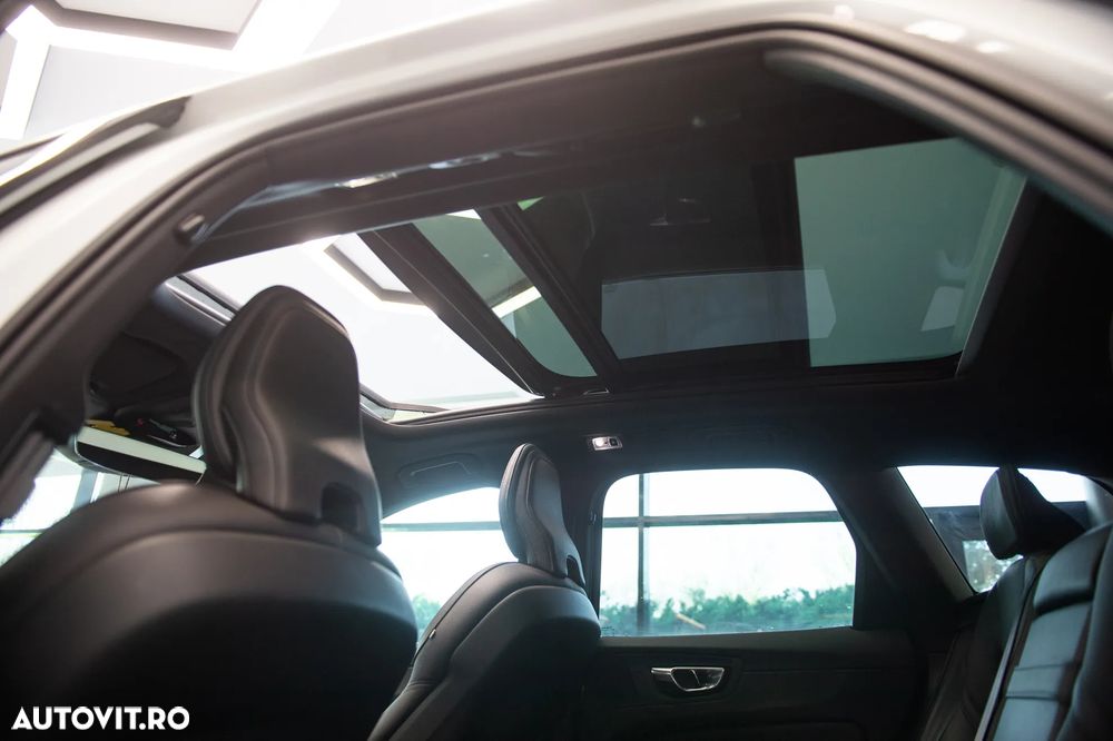 Volvo XC 60 Recharge T8 Twin Engine eAWD R-Design - 8