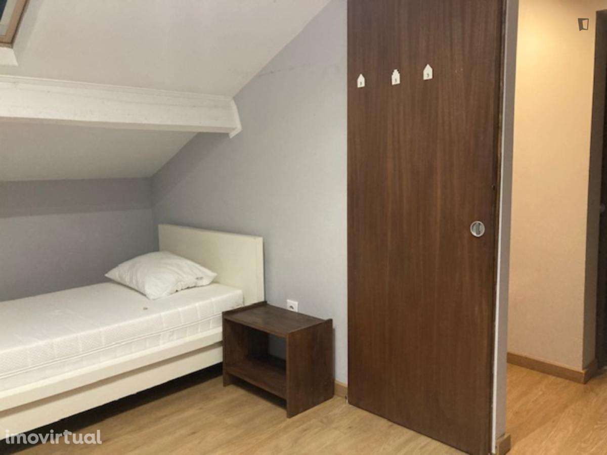 Quarto - localizado em Paranhos Porto - Grande imagem: 5/19