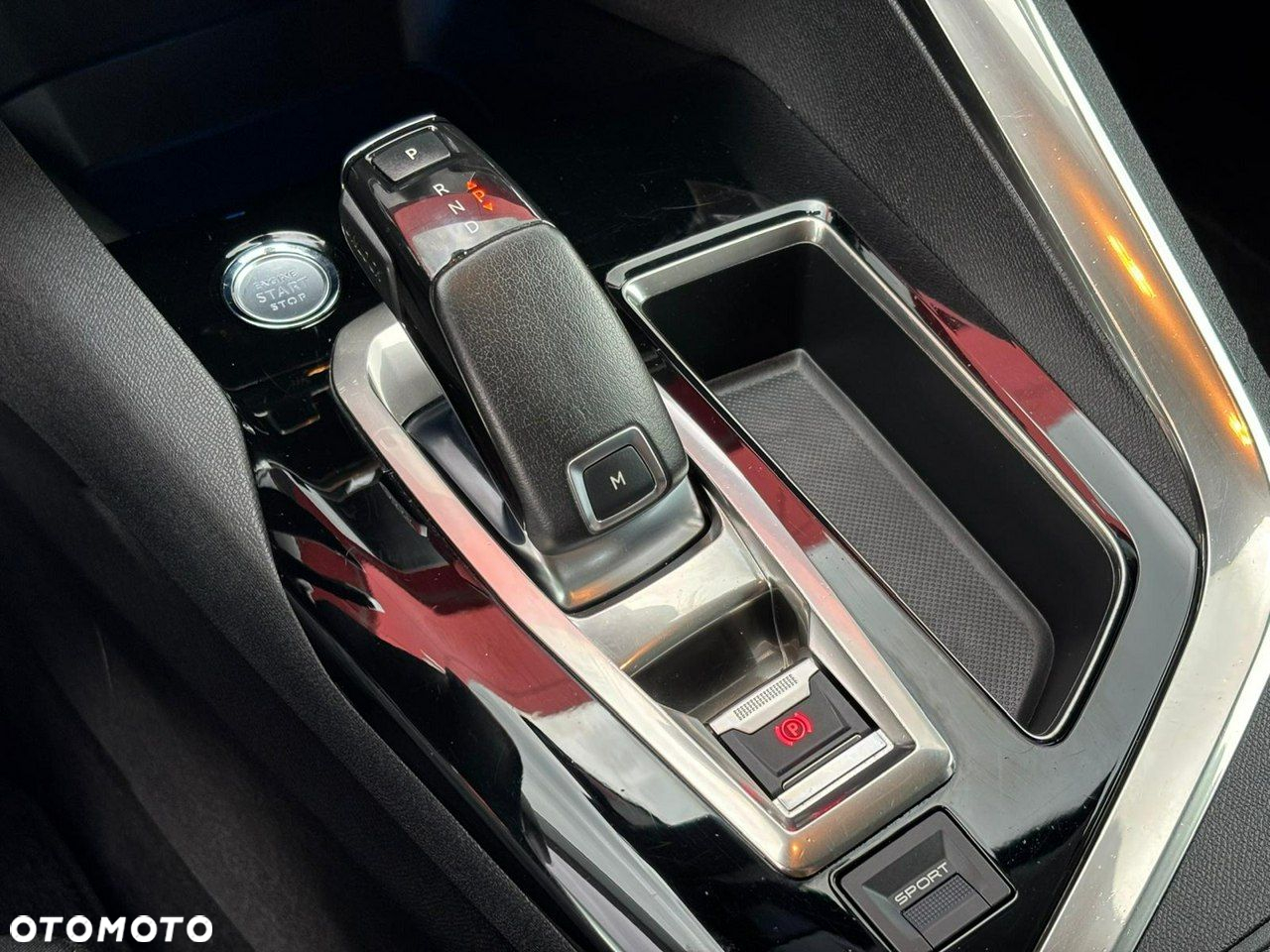 Peugeot 3008 1.2 PureTech Active S&S EAT6 - 28