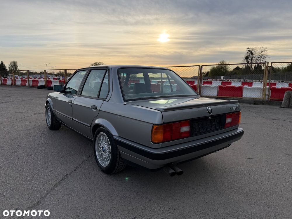 BMW Seria 3 325i - 18