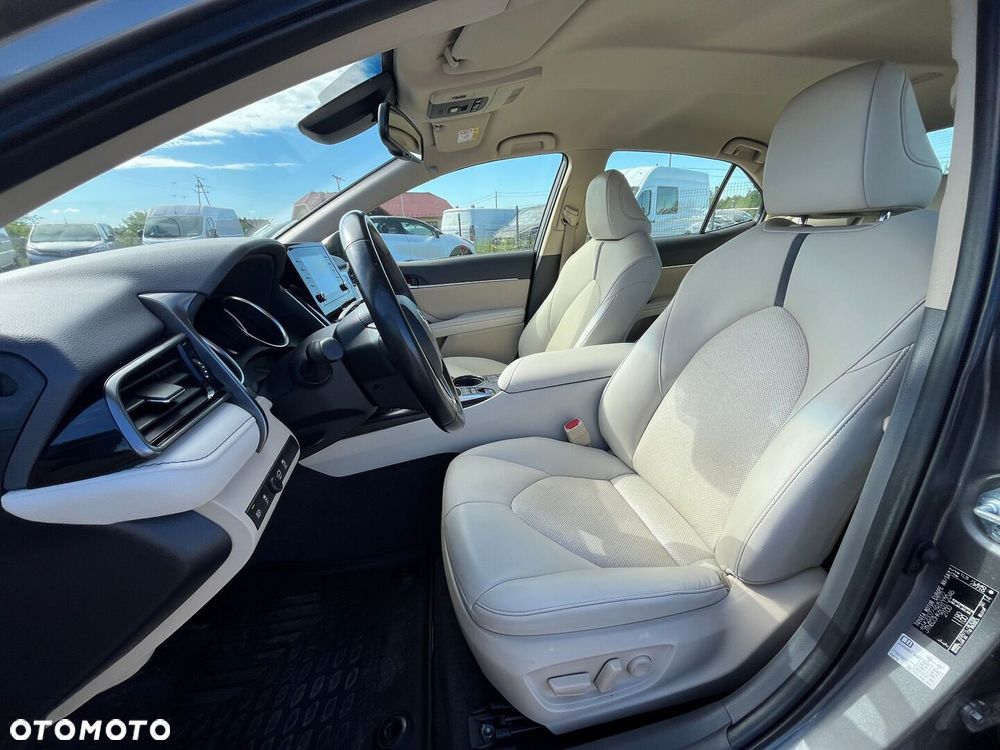 Toyota Camry 2.5 Hybrid Comfort CVT - 29