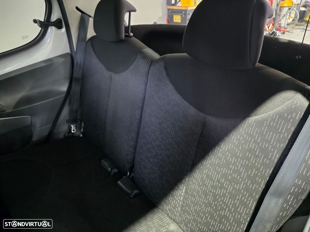 Peugeot 107 1.0 Trendy 2 Tronic - 11