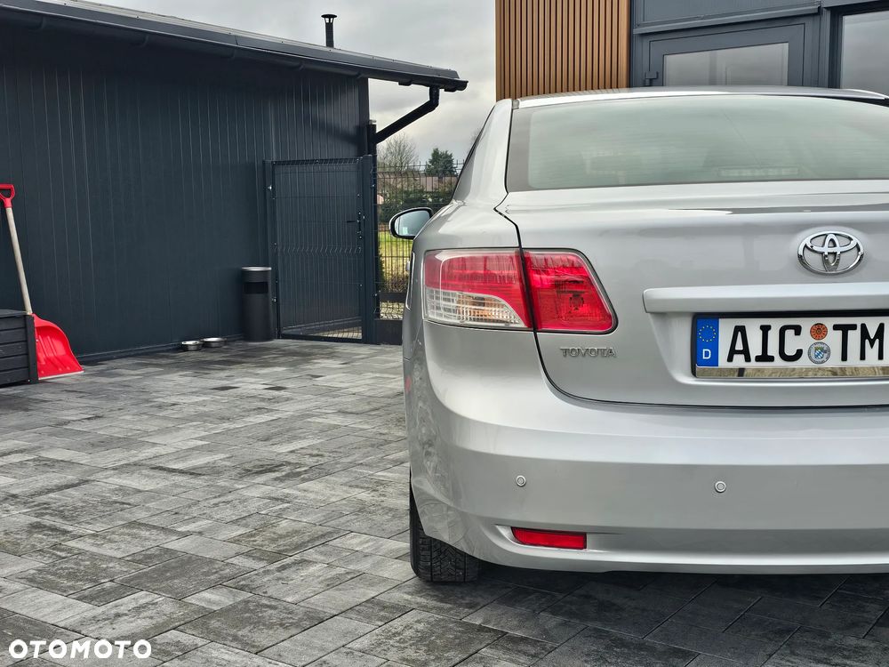 Toyota Avensis 1.8 Comfort - 30