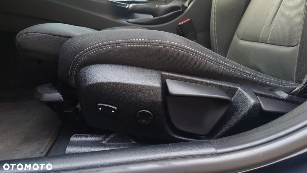 BMW Seria 3 330d Sport Line - 33
