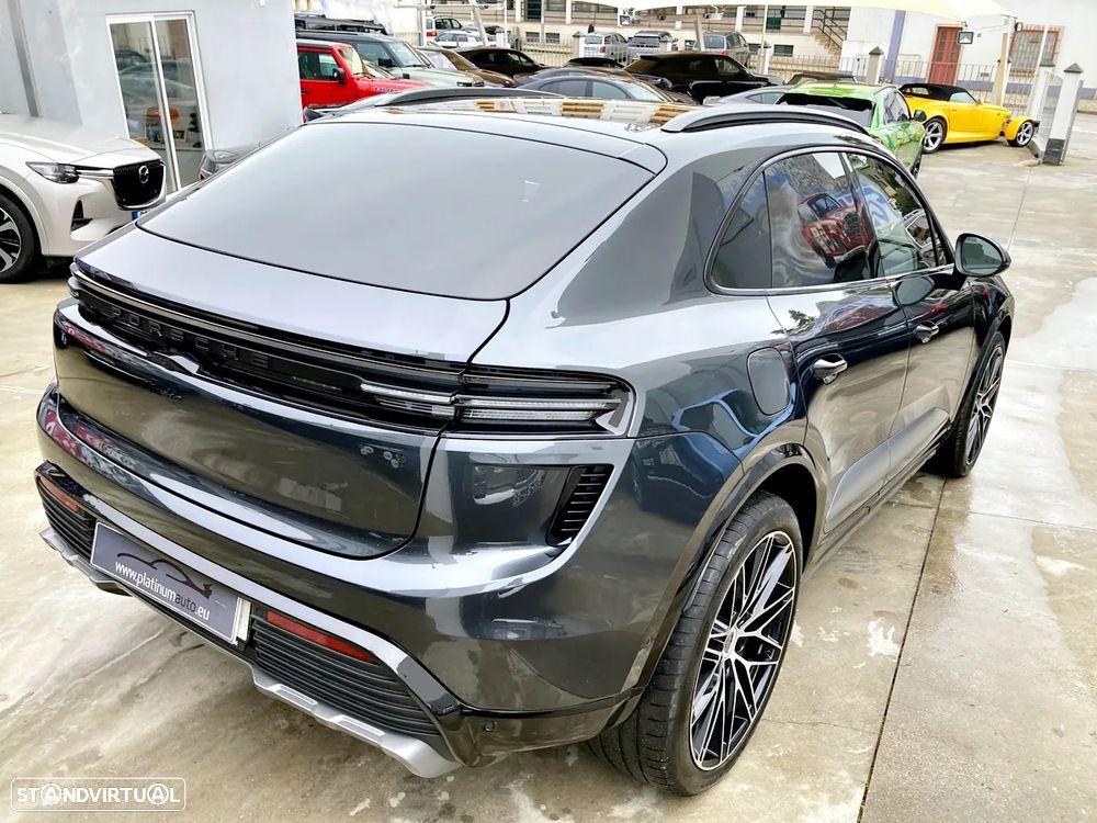 Porsche Macan Electric Turbo - 48