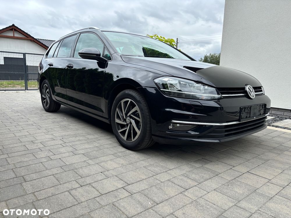 Volkswagen Golf - 1