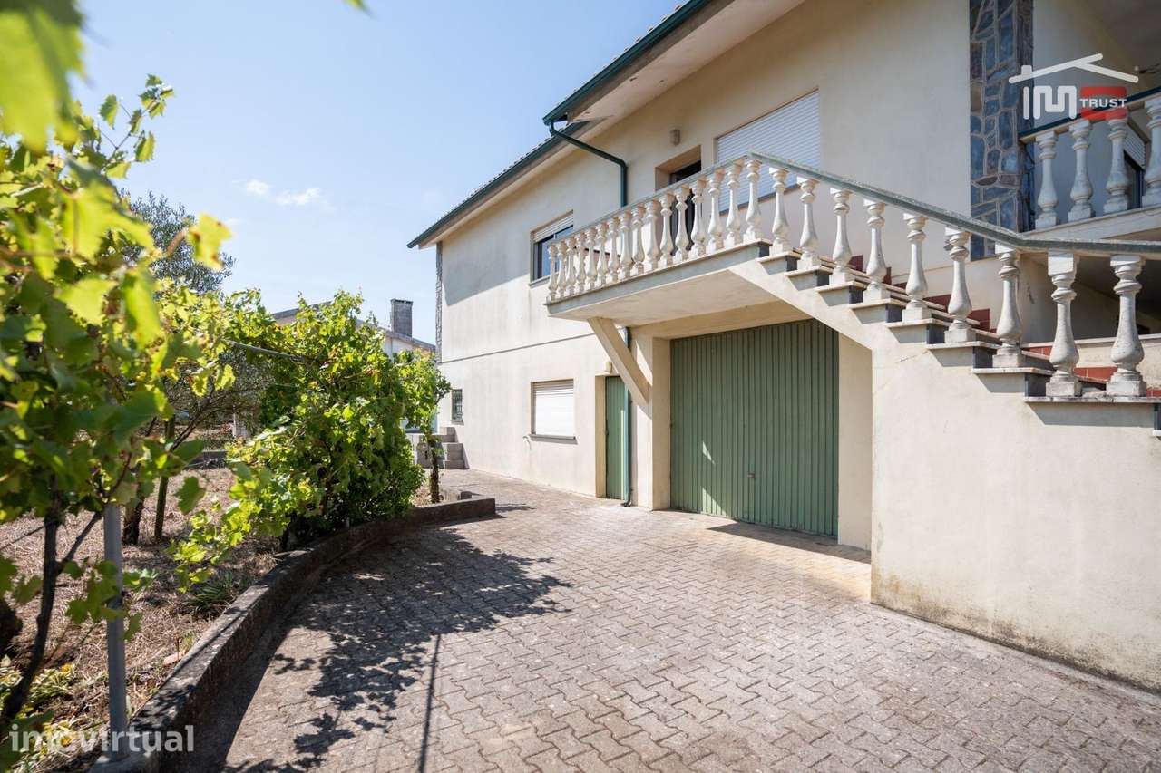 MORADIA T4 COM GARAGEM, JARDIM, TODO VEDADO COM MURO, TERRENO PARA... - Grande imagem: 4/38