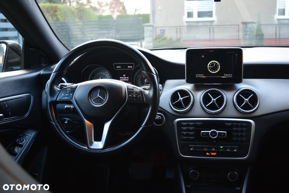 Mercedes-Benz CLA 180 7G-DCT StreetStyle - 33
