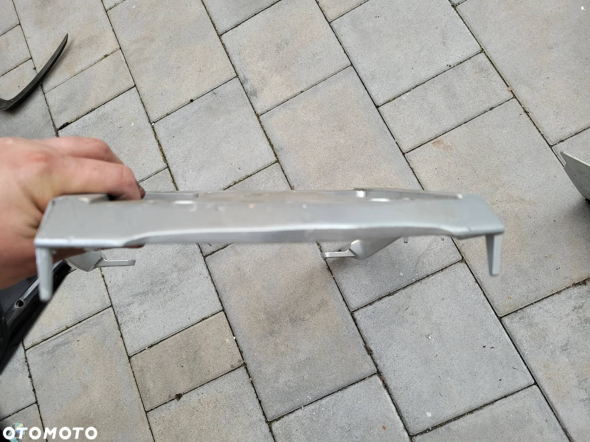 Bagażnik, płyta pod kufer centralny, uchwyt, rączka pasażera Suzuki DL 1000 V-Strom - 10