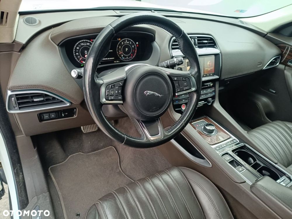 Jaguar F-Pace - 20
