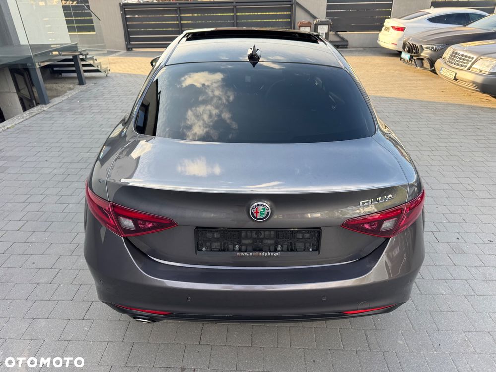 Alfa Romeo Giulia 2.2 AT8 Super - 9