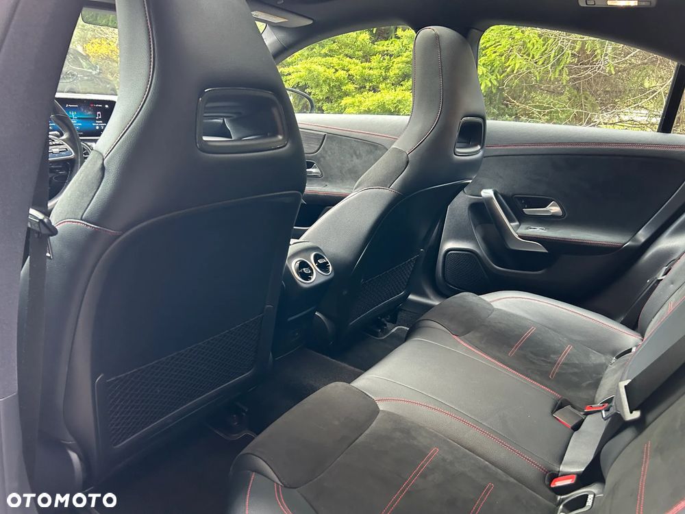 Mercedes-Benz CLA 250 4Matic 7G-DCT AMG Line - 11