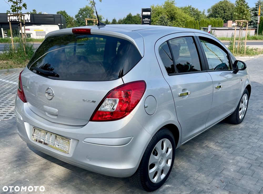 Opel Corsa 1.2 16V Cosmo - 11