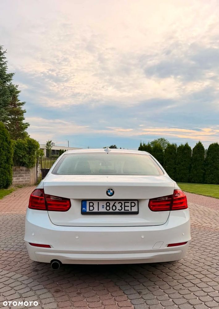 BMW Seria 3 320i - 4