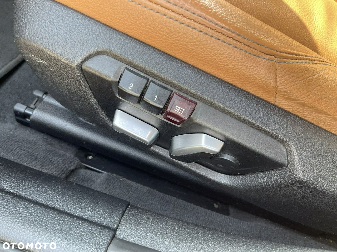 BMW Seria 3 330i sport - 12