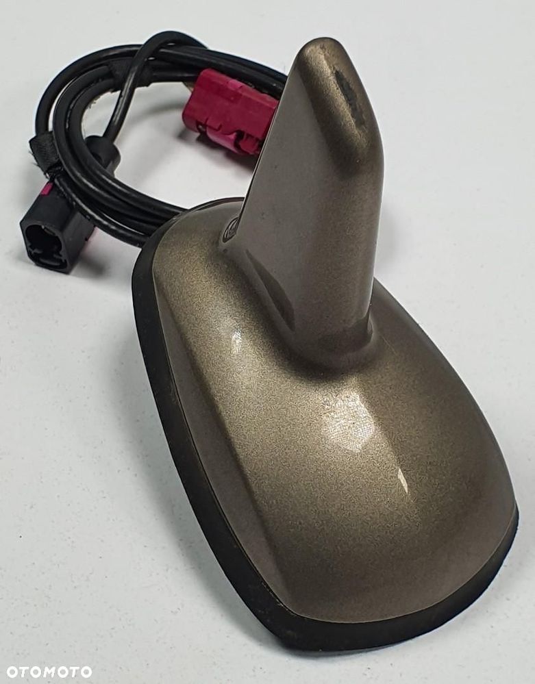 ANTENA DACHOWA GPS PŁETWA 798 MERCEDES W207 2218205675 - 2
