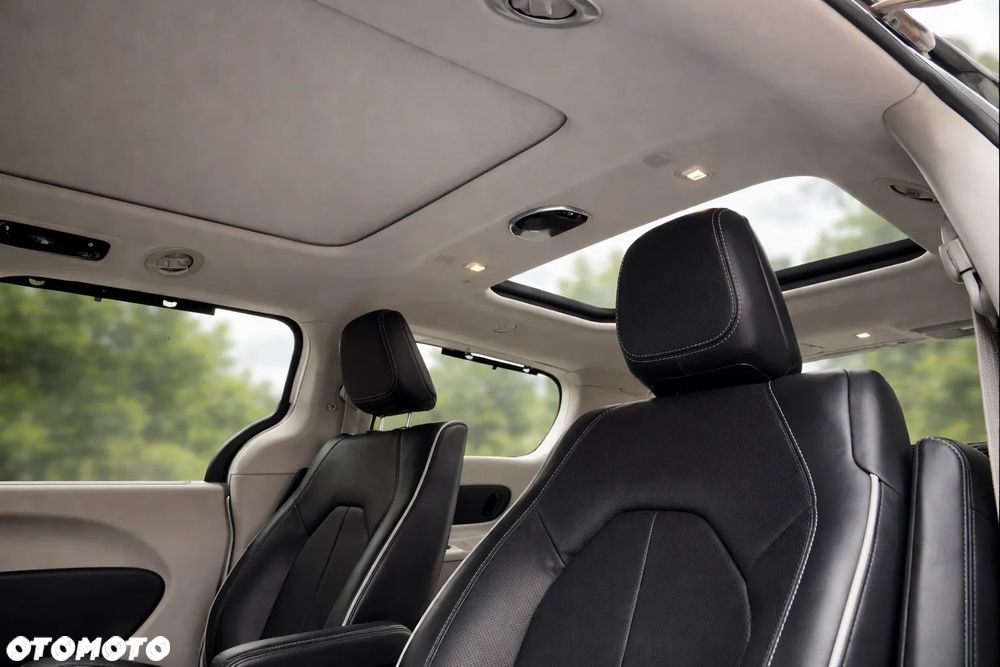 Chrysler Pacifica - 12